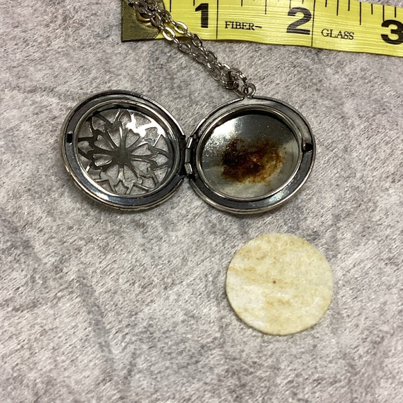 Pe Lo Ha Silver Essential Oil Diffuser Pendant Necklace Aromatherapy - Picture 10 of 11